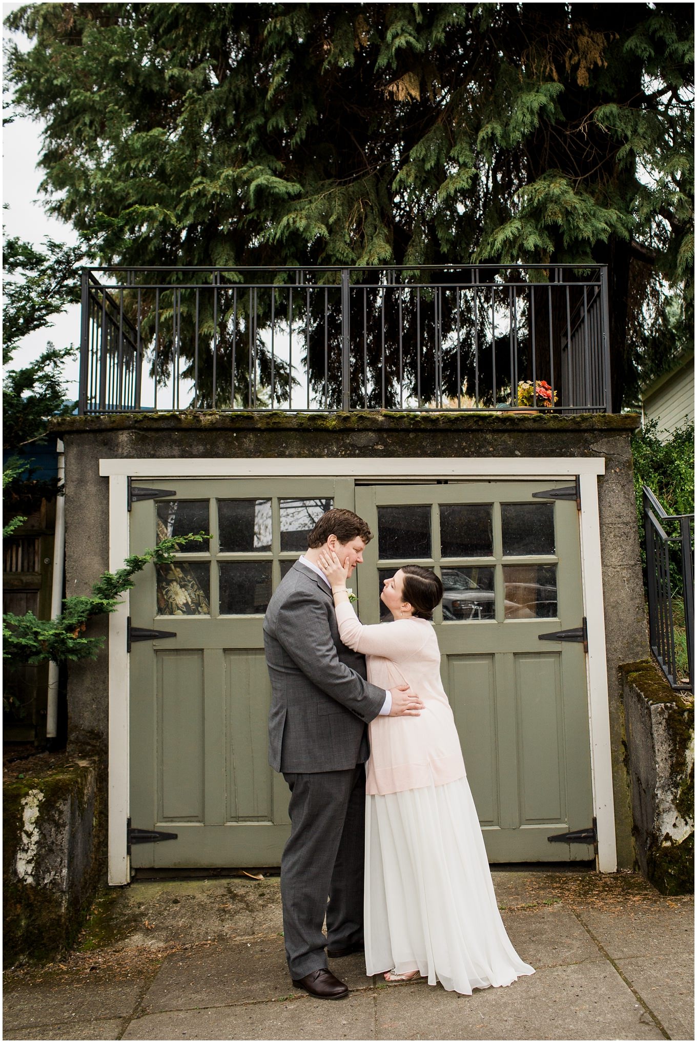 adam lowe photography, Portland, Oregon, Wedding, cathedral park, PDX, pacific northwest, outdoor wedding, bride and groom, coopers hall